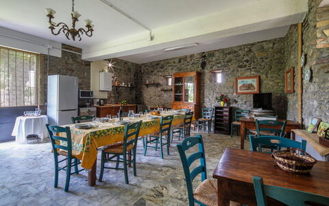 Villa Gelsi: Mobilia, Tavolo, Cucina & Sala Da Pranzo Tavolo, Soffitto, Interior Design, Sedia, Sala Da Pranzo, Ristorante, Tovaglia, Lampada
