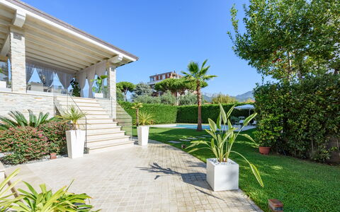 Villa Fiumetto: Arbusto, Giardino, Shade, Landscaping, Estate, Eco Hotel, Ricorrere, Hacienda, Passerella