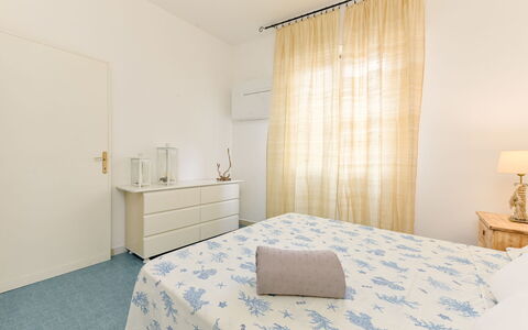Al Numero 13: Mobilia, Interior Design, Pavimentazione, Parete, Pavimento, Camera Da Letto, Legna, Letto, Camera, Soffitto