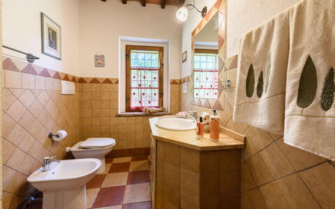 Villa Tregole: Interior Design, Pavimentazione, Pavimento, Idraulico Fixture, Bagno, Mobilia, Soffitto, Rubinetto, Camera, Idraulico