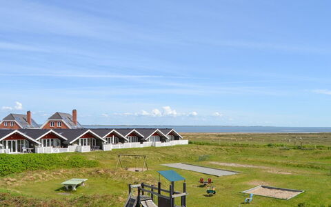 Reinhold - 1.9Km from the Sea: 