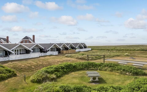 Reinhold - 1.9Km from the Sea: 
