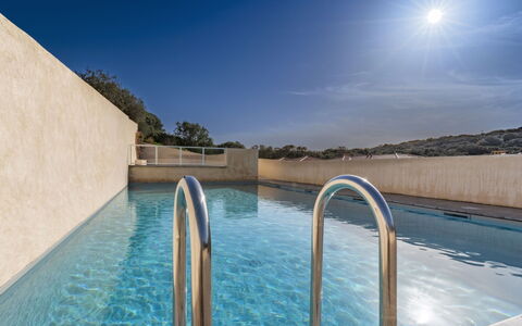 Bonifacio 201: Blu, Piscina, Hotel