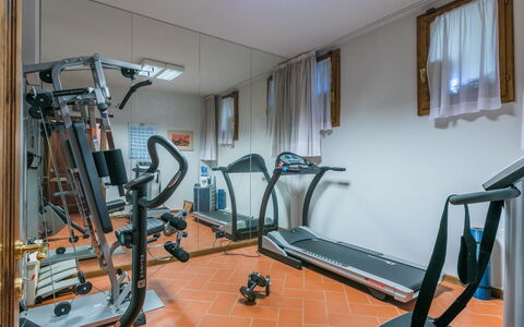 Villa Silvana: Pavimentazione, Pavimento, Macchina Per Allenamento, Camera, Palestra, Apparecchiatura Esercitazione, Tenda