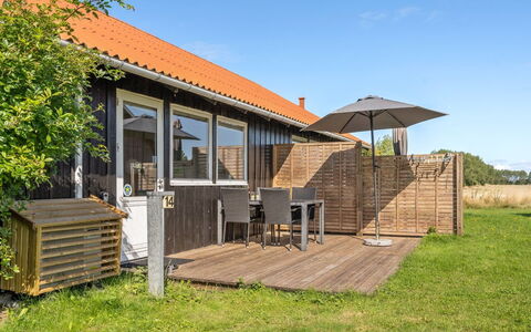 Arise - 700M from the Sea: Tetto, Casa, Lotto, Casa, Villetta, Estate, Edifici Giardino, Shade, Log Cabin, Landscaping