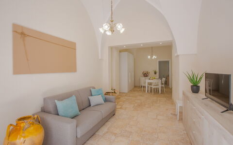Casa Ettore: Pavimentazione, Pavimento, Interior Design, Soffitto, Mobilia, Camera, Sedia, Lampada, Modanatura