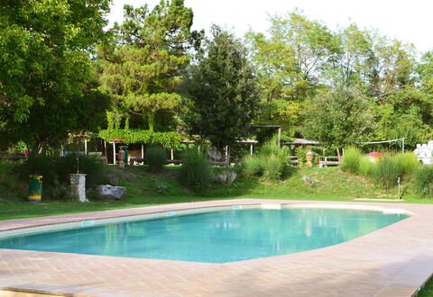 Appartamento La Torretta Di Pietra, Wifi, Perugia: Piscina, Albero, Ricorrere, Shade, Giardino, Mobili Da Esterno, Tempo Libero, Backyard, Landscaping, Giochi D'Acqua