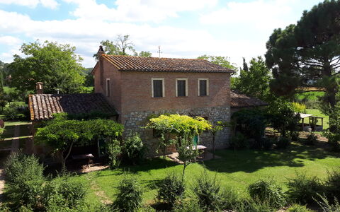 Appartamento Vele, Wifi, Near Perugia: Casa, Arbusto, Casa, Tetto, Zona Residenziale, Villetta, Area Rurale, Estate, Giardino