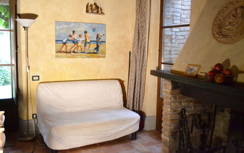 Appartamento Pietra Viva, Wifi, Near Perugia: Mobilia, Parete, Interior Design, Pavimentazione, Legna, Pavimento, Camera, Cornice, Illuminazione, Soggiorno