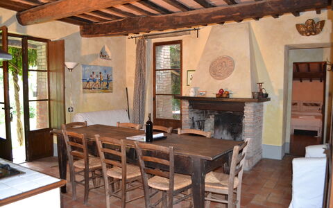 Appartamento Pietra Viva, Wifi, Near Perugia: Mobilia, Pavimentazione, Legna, Sedia, Tavolo, Interior Design, Cucina & Sala Da Pranzo Tavolo, Pavimento, Sala Da Pranzo, Camera
