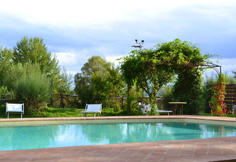 Appartamento Pietra Viva, Wifi, Near Perugia: Piscina, Mobili Da Esterno, Ricorrere, Giardino, Shade, Tempo Libero, Eco Hotel, Landscaping, Backyard