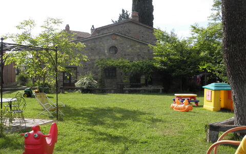 Appartamento Poggiolo, Wifi, Near Perugia: Giardino, Tempo Libero, Backyard, Prato, Cortile, Shade, Bambino, Parco, Hacienda, Landscaping