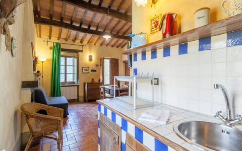 Appartamento Rustico, Wifi, Perugia: Mobilia, Sedia, Color Legno, Controsoffitto, Latifoglie, Cucina & Sala Da Pranzo Tavolo, Cucina, Pianta Della Casa, Cabinetry, Piastrella