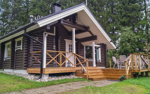 Mäntyrinne: Mobilia, Interior Design, Pavimentazione, Pavimento, Tavolo, Soffitto, Cucina & Sala Da Pranzo Tavolo, Illuminazione, Sedia, Casa