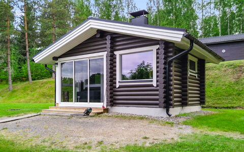 Mäntyrinne: Mobilia, Interior Design, Pavimentazione, Pavimento, Tavolo, Soffitto, Cucina & Sala Da Pranzo Tavolo, Illuminazione, Sedia, Casa