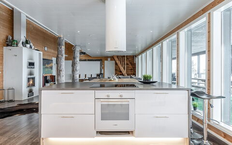 Ellivuori West 1: Cucina, Pavimentazione, Interior Design, Elettrodomestico Da Cucina, Legna, Soffitto, Controsoffitto, Pavimento, Lampada, Elettrodomestico