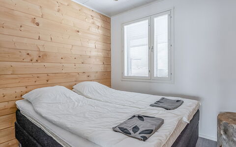 Ellivuori West 1: Legna, Pavimentazione, Pavimento, Camera Da Letto, Soffitto, Letto, Lenzuolo, Bedding, Camera, Telaio Del Letto
