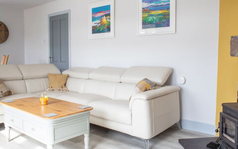 Kylas: Mobilia, Pavimentazione, Interior Design, Divano, Pavimento, Legna, Casa, Soggiorno, Camera, Pavimento In Legno