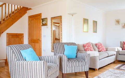 Creagan: Mobilia, Interior Design, Pavimentazione, Divano, Pavimento, Legna, Camera, Soggiorno, Tessile, Casa