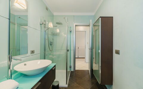 Appartamento Palestrina: Interior Design, Pavimentazione, Idraulico Fixture, Pavimento, Bagno, Soffitto, Lavandino Del Bagno, Idraulico, Rubinetto, Lavello