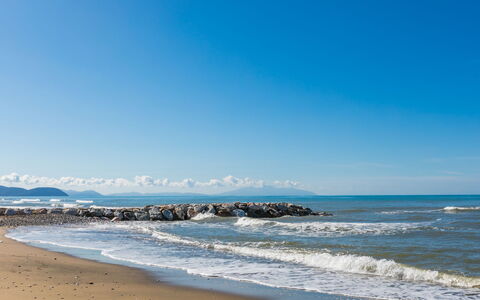Mediterraneo: Cielo, Blu, Acqua, Corpo D'Acqua, Spiaggia, Risorse Idriche, Orizzonte, Costa, Costiera E Morfologie Oceanic