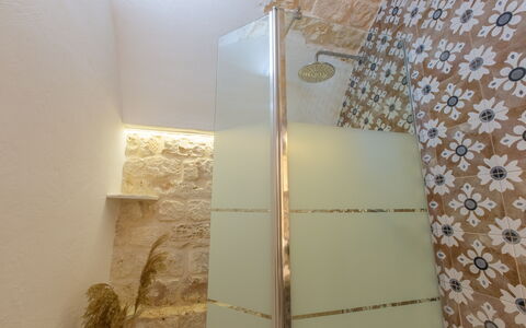 Lamia Del Vespro: Parete, Pavimentazione, Pavimento, Idraulico Fixture, Interior Design, Piastrella, Bagno, Idraulico, Soffitto, Camera