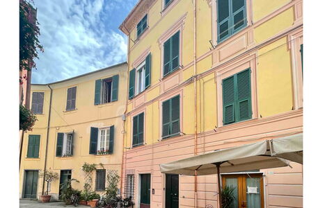 Casa Garibaldi - Levanto: Appartamento, Urban Design, Condominio, Parcheggio, Balcone