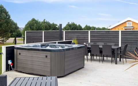 Amdi - 1.3Km from the Sea: Pavimentazione, Materiale Composito, Pavimento, Deck, Piscina, Mobili Da Esterno, Idraulico Fixture, Shade, Vasca Idromassaggio
