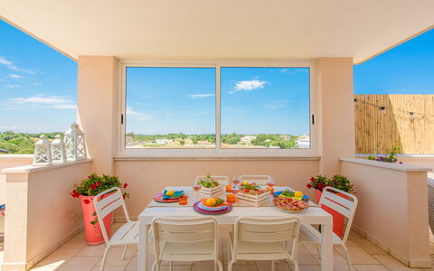 La Nuvola Sui Pedali: Appartamento, Interior Design, Pavimentazione, Pavimento, Mobilia, Sedia, Balcone, Mobili Da Esterno, Ricorrere, Cucina & Sala Da Pranzo Tavolo