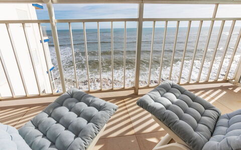 Los Rosales: Legna, Mobilia, Mare, Pavimento, Oceano, Mobili Da Esterno, Balcone, Sedia, Costa, Spiaggia
