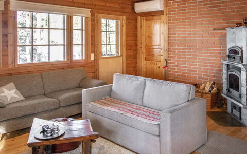 Pirkonlahti: Mobilia, Divano, Pavimentazione, Interior Design, Pavimento, Legna, Camera, Soggiorno, Soffitto, Tavolo