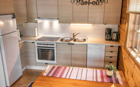 Pirkonlahti: Cucina, Elettrodomestico Da Cucina, Controsoffitto, Apparecchio Major, Legna, Pavimentazione, Mobilia, Interior Design, Lavandino Della Cucina, Cabinetry