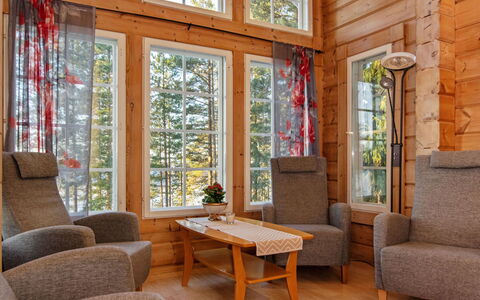 Näsinneito: Mobilia, Interior Design, Pavimentazione, Pavimento, Tavolo, Soffitto, Cucina & Sala Da Pranzo Tavolo, Illuminazione, Sedia, Casa