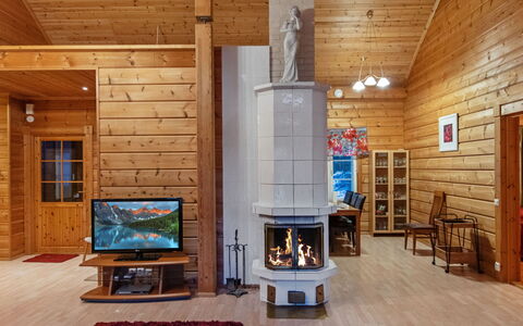 Näsinneito: Mobilia, Interior Design, Pavimentazione, Pavimento, Tavolo, Soffitto, Cucina & Sala Da Pranzo Tavolo, Illuminazione, Sedia, Casa