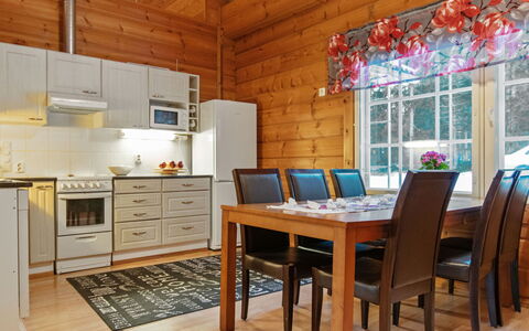 Näsinneito: Mobilia, Interior Design, Pavimentazione, Pavimento, Tavolo, Soffitto, Cucina & Sala Da Pranzo Tavolo, Illuminazione, Sedia, Casa