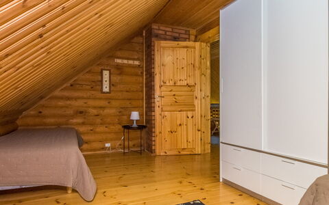 Kultakartano: Mobilia, Interior Design, Pavimentazione, Pavimento, Tavolo, Soffitto, Cucina & Sala Da Pranzo Tavolo, Illuminazione, Sedia, Casa