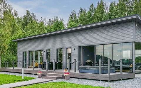 Villa Karhenhelmi: Mobilia, Interior Design, Pavimentazione, Pavimento, Tavolo, Soffitto, Cucina & Sala Da Pranzo Tavolo, Illuminazione, Sedia, Casa