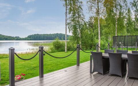 Villa Karhenhelmi: Mobilia, Interior Design, Pavimentazione, Pavimento, Tavolo, Soffitto, Cucina & Sala Da Pranzo Tavolo, Illuminazione, Sedia, Casa