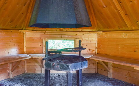 Villa Hilja: Mobilia, Interior Design, Pavimentazione, Pavimento, Tavolo, Soffitto, Cucina & Sala Da Pranzo Tavolo, Illuminazione, Sedia, Casa