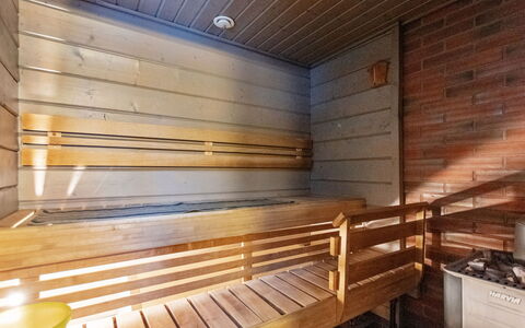 Villa Valo: Mobilia, Interior Design, Pavimentazione, Pavimento, Tavolo, Soffitto, Cucina & Sala Da Pranzo Tavolo, Illuminazione, Sedia, Casa