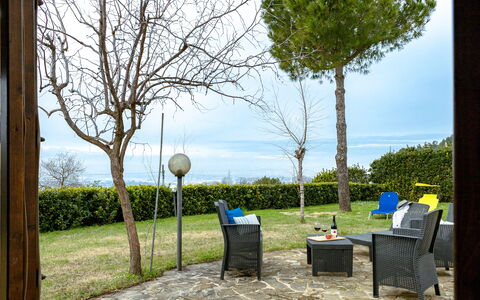 Casa Colleoro: Mobilia, Mobili Da Esterno, Lotto, Sedia, Shade, Giardino, Tavolo Esterno, Prato, Landscaping, Cortile