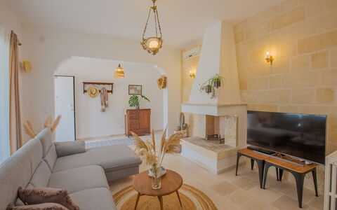 Villa Vera: Interior Design, Mobilia, Pavimentazione, Legna, Soffitto, Pavimento, Soggiorno, Divano, Illuminazione, Camera