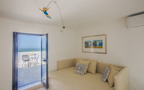 Casa Bolero: Mobilia, Appartamento, Pavimento, Shade, Hotel, Sedia, Latifoglie, Villa, Balcone, Cuscino