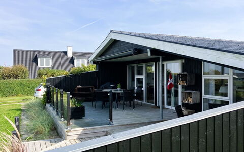Carlene - 350M from the Sea: Tetto, Casa, Shade, Mobili Da Esterno, Portico, Deck, Sedia, Cortile, Design, Passerella