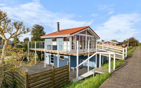 Engelbertine - 30M from the Sea: Casa, Tetto, Casa, Villetta, Arbusto, Groundcover, Estate, Agriturismo, Raccordo, Edifici Giardino