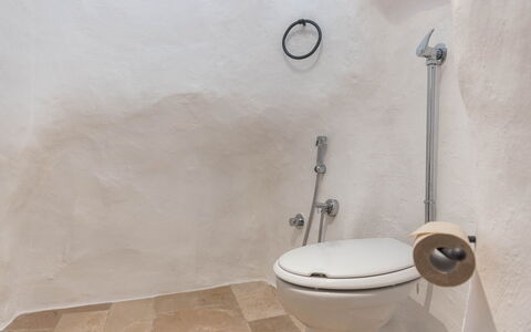 Masseria Le Monache: Idraulico Fixture, Toilet Seat, Idraulico, Gabinetto, Bagno, Ceramica, Bidet, Piastrella, Gesso