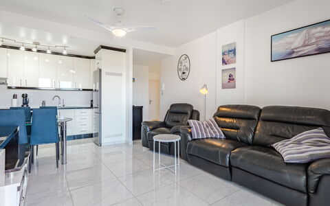 Atlantic View: Interior Design, Pavimentazione, Mobilia, Pavimento, Soffitto, Divano, Camera, Appartamento, Soggiorno, Illuminazione