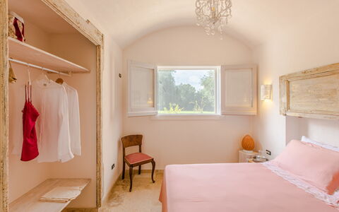 Trullo Della Quercia: Interior Design, Parete, Mobilia, Camera Da Letto, Legna, Pavimento, Pavimentazione, Letto, Tessile, Soffitto