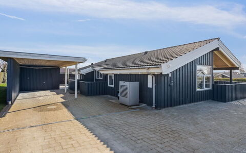 Annegret - 200M from the Sea: Mobilia, Tavolo, Mobili Da Esterno, Tavolo Esterno, Sedia, Color Legno, Shade, Backyard, Villetta, Cucina & Sala Da Pranzo Tavolo