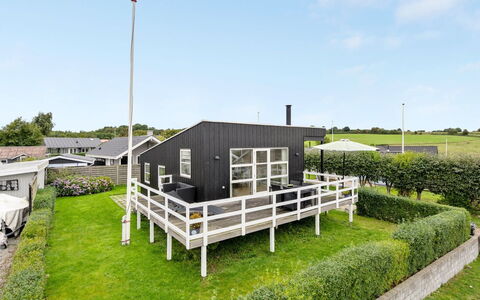 Maleen - 100M from the Sea: Tetto, Casa, Casa, Villetta, Porta, Raccordo, Deck, Portico, Plank, Latifoglie